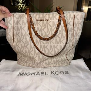 EUC Michael Kors Vanilla Harper Large Tote